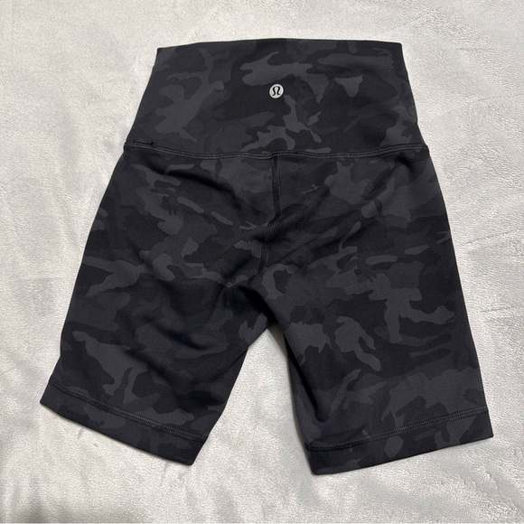 Lululemon Wunder Train Shorts - Picture 2 of 5